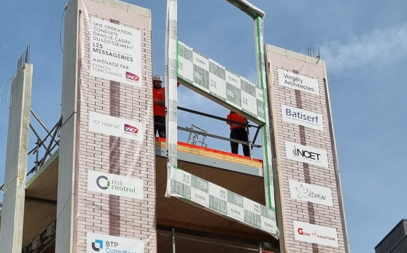 Pose du premier mur de bois – ZAC Les Messageries - Paris 12ème